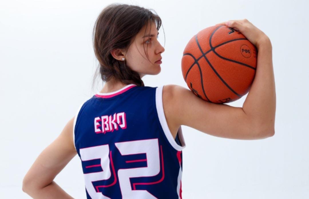 Tatyana Evko Holds Her First Practice with New Mexico College